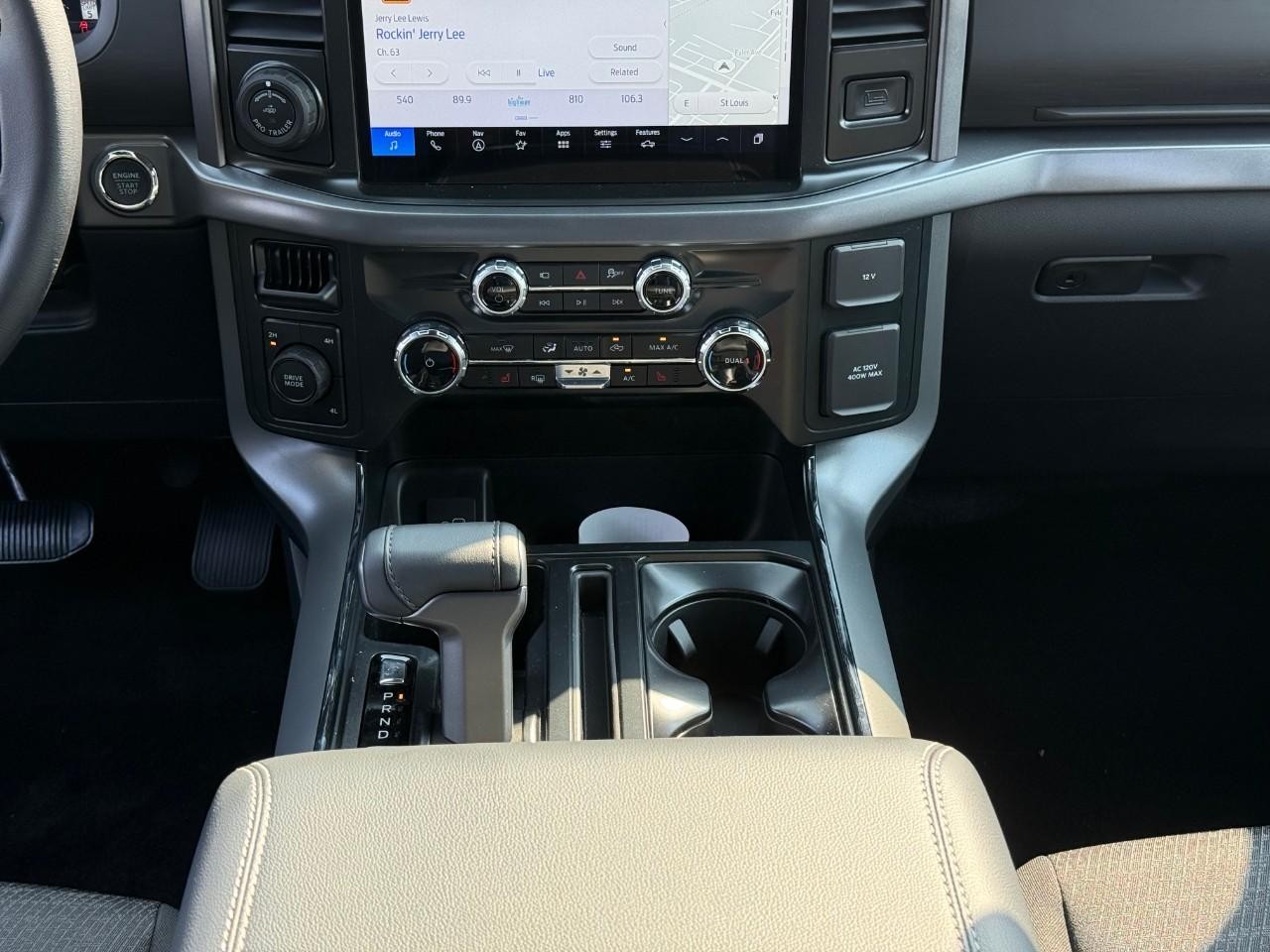 Ford F-150 Vehicle Full-screen Gallery Image 09