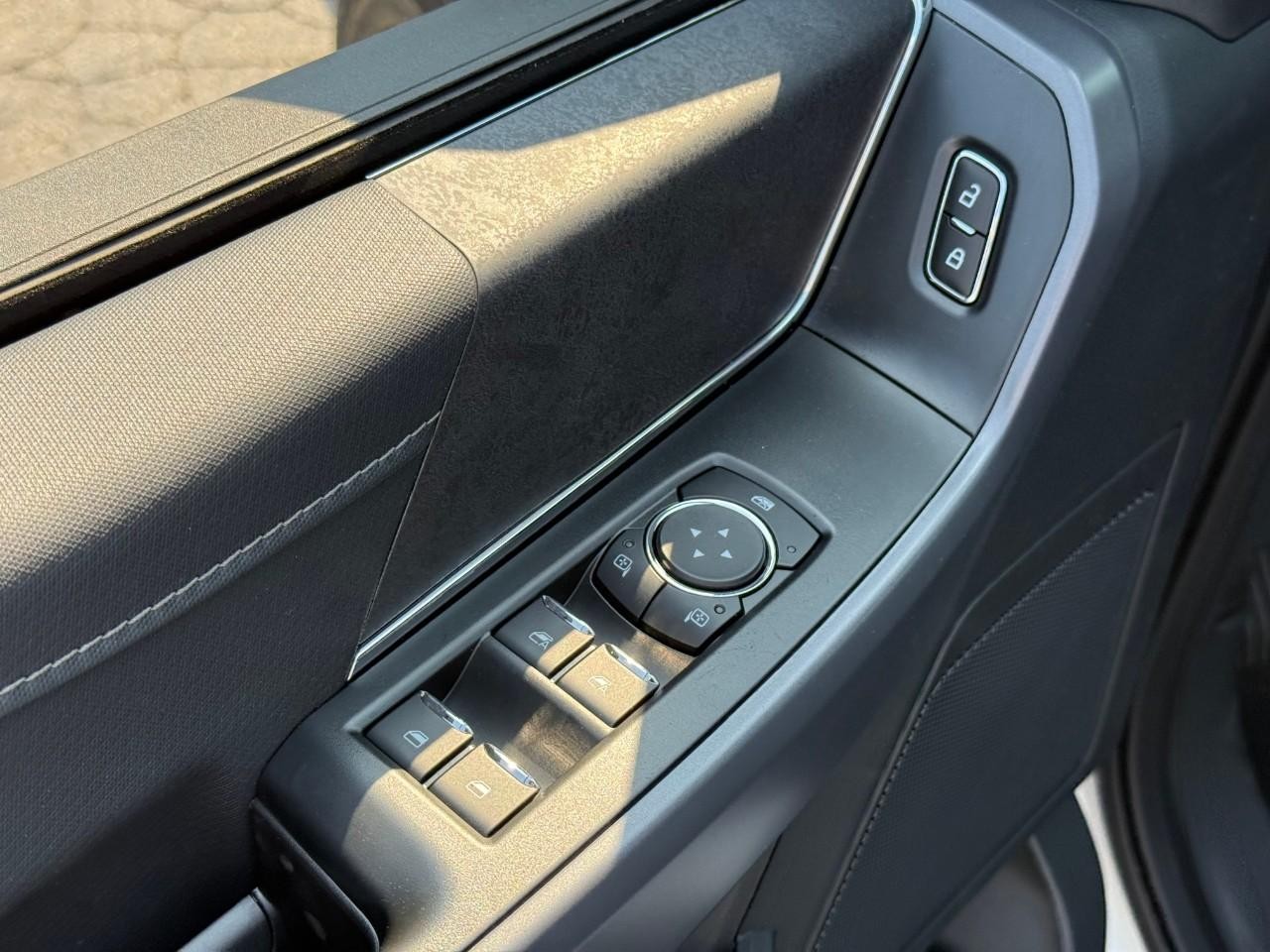 Ford F-150 Vehicle Full-screen Gallery Image 10