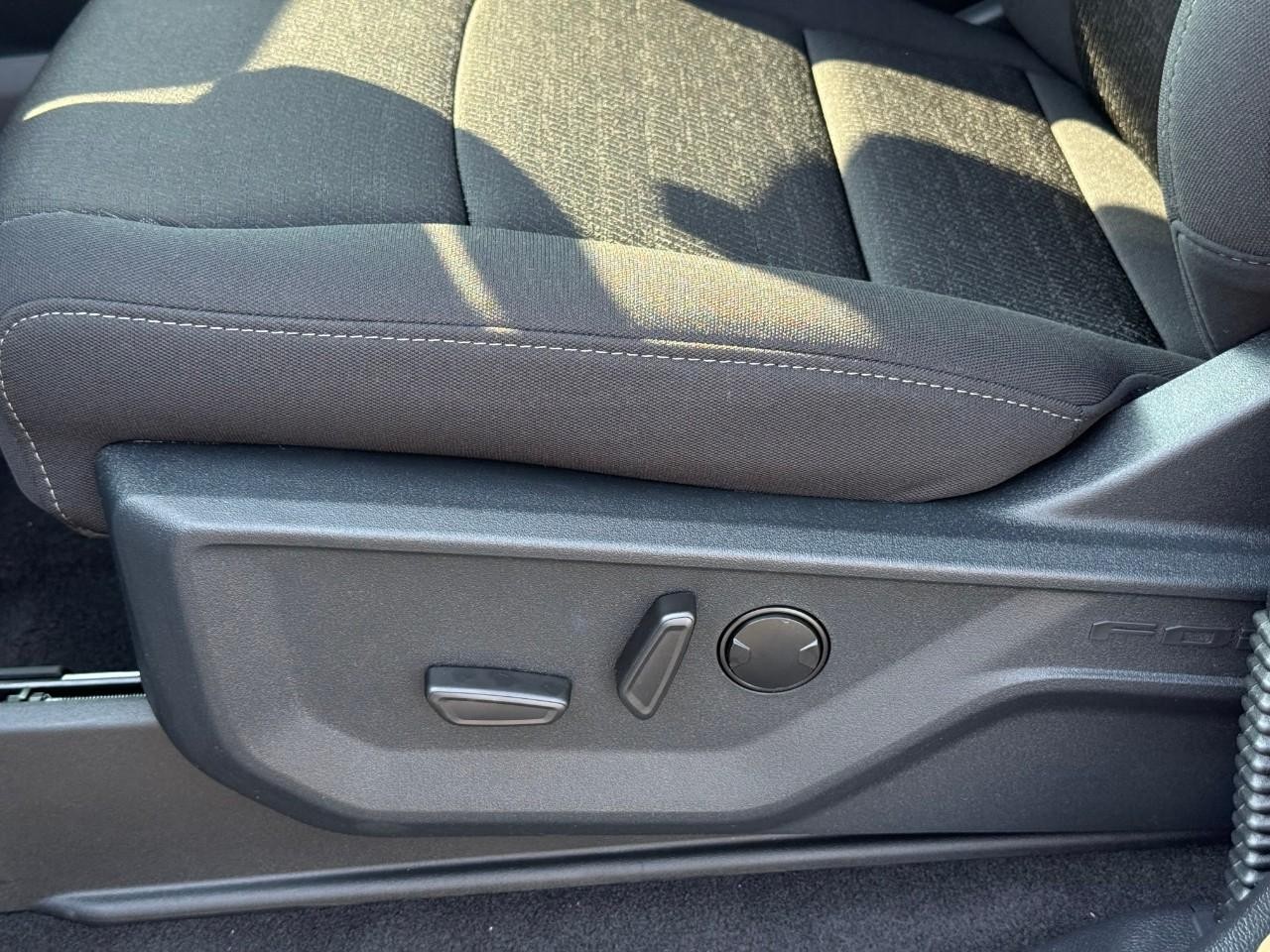 Ford F-150 Vehicle Full-screen Gallery Image 12