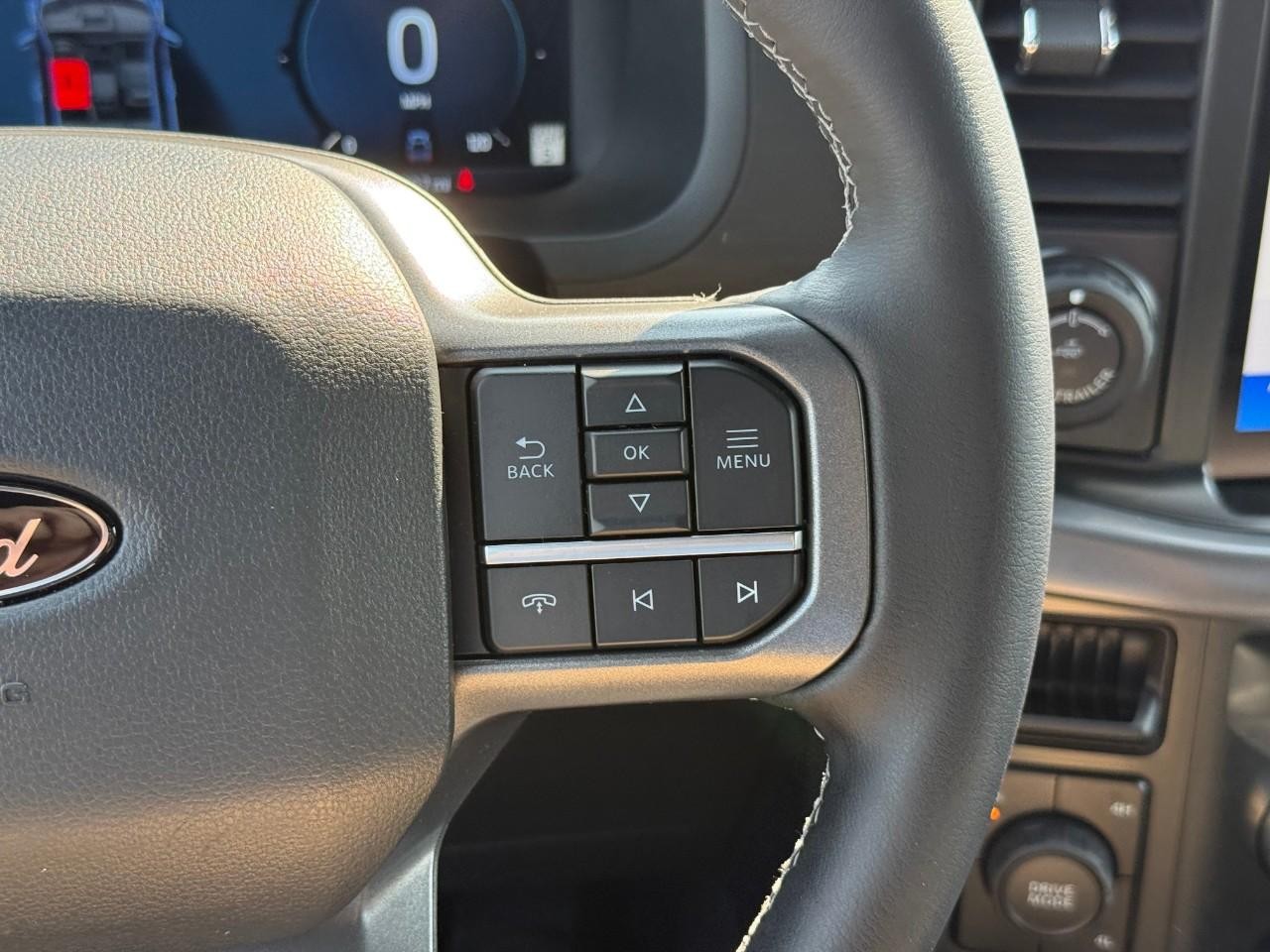 Ford F-150 Vehicle Full-screen Gallery Image 14