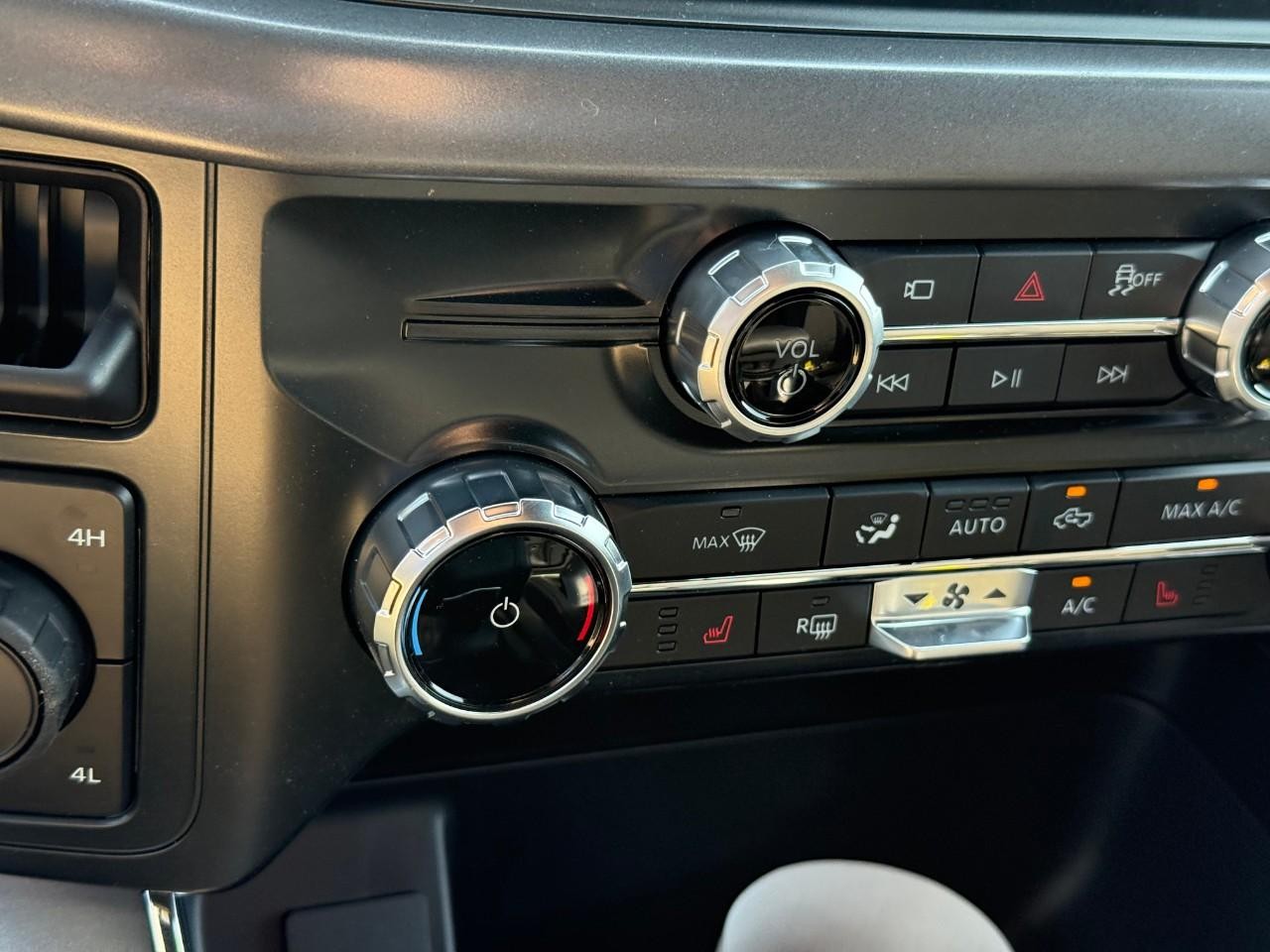 Ford F-150 Vehicle Full-screen Gallery Image 16