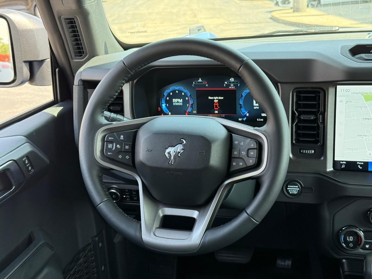 Ford Bronco Vehicle Full-screen Gallery Image 06