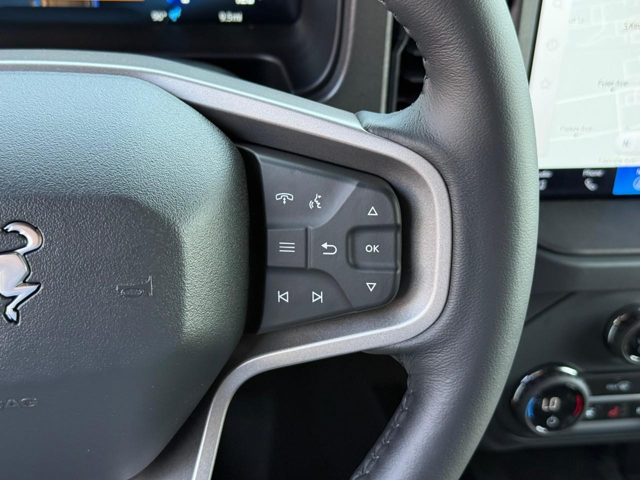 Ford Bronco Vehicle Full-screen Gallery Image 13