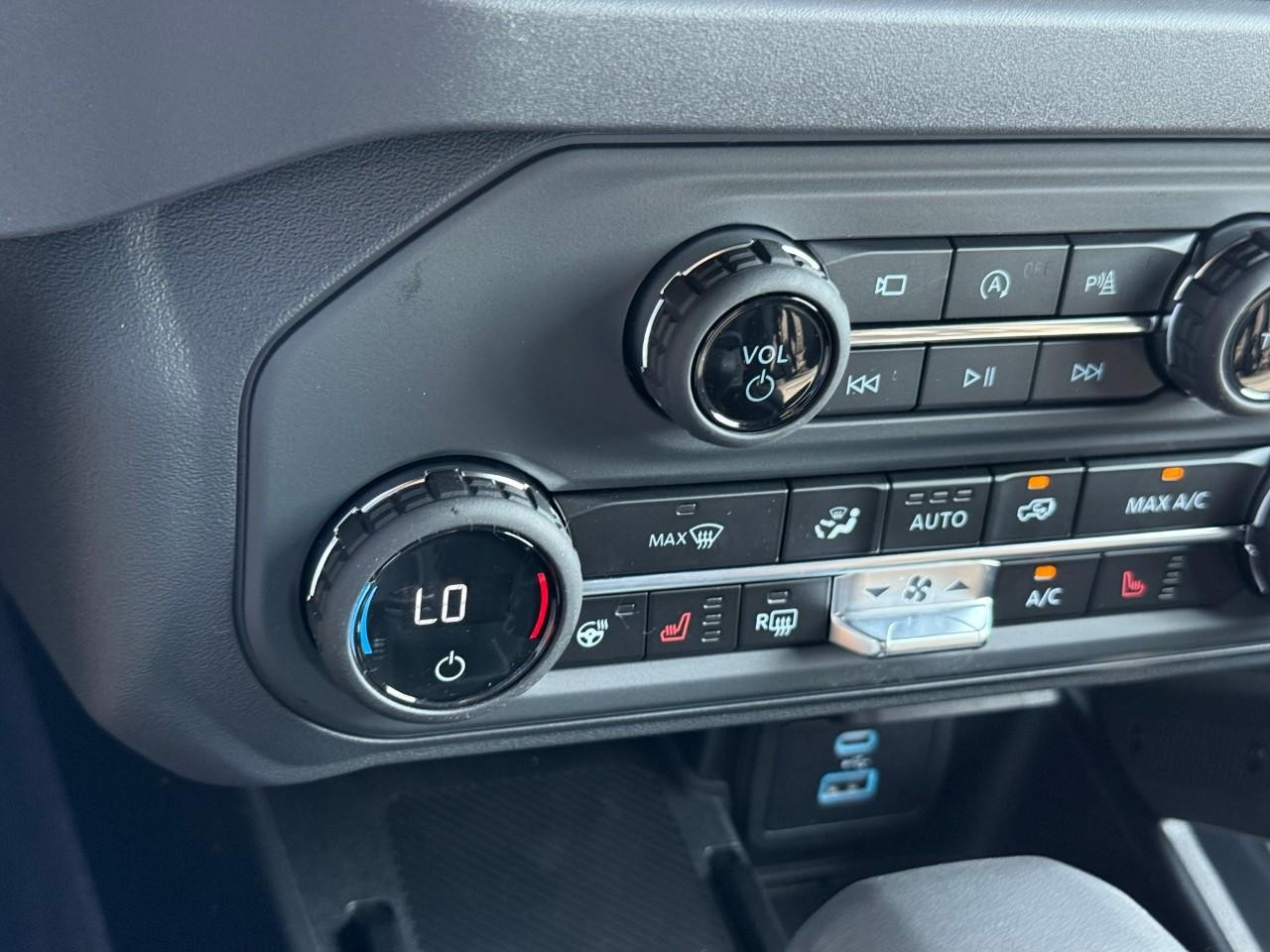 Ford Bronco Vehicle Full-screen Gallery Image 15