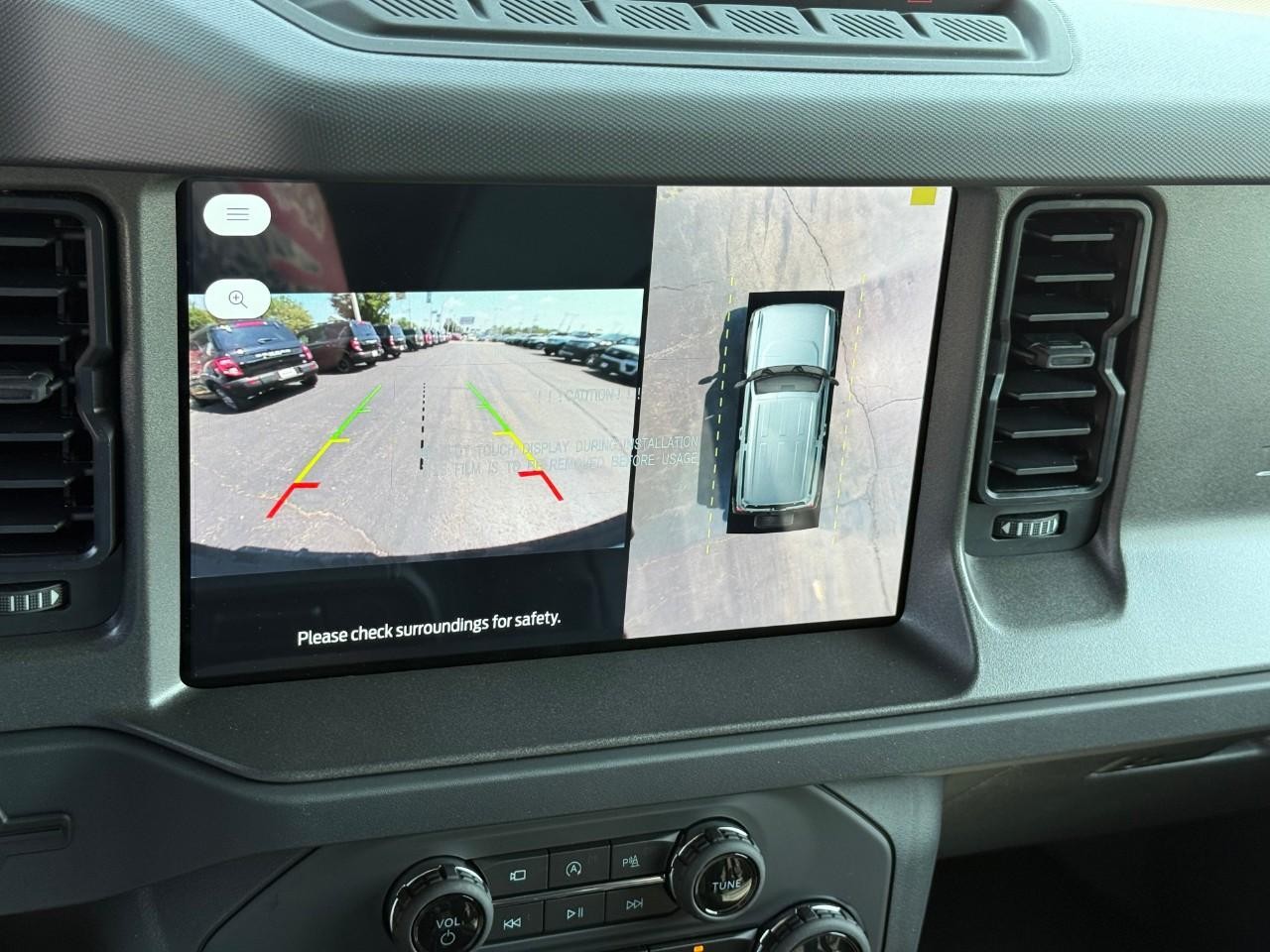 Ford Bronco Vehicle Full-screen Gallery Image 16