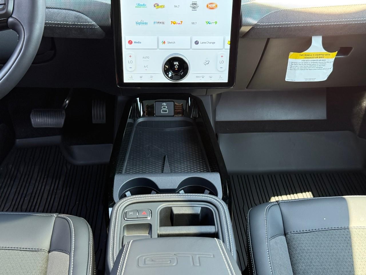 Ford Mustang Mach-E Vehicle Full-screen Gallery Image 08