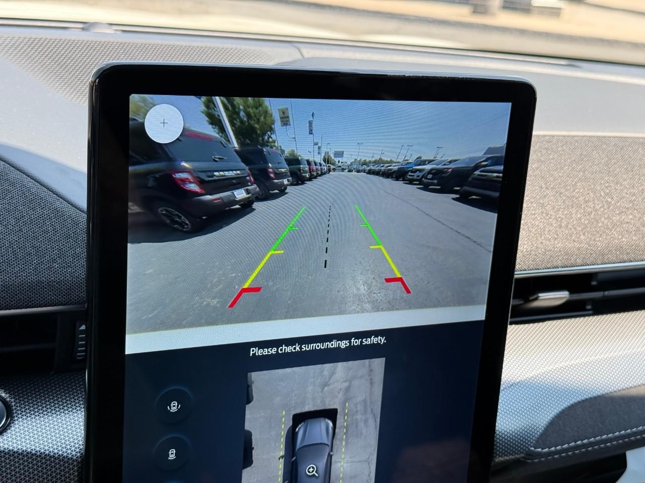 Ford Mustang Mach-E Vehicle Full-screen Gallery Image 16