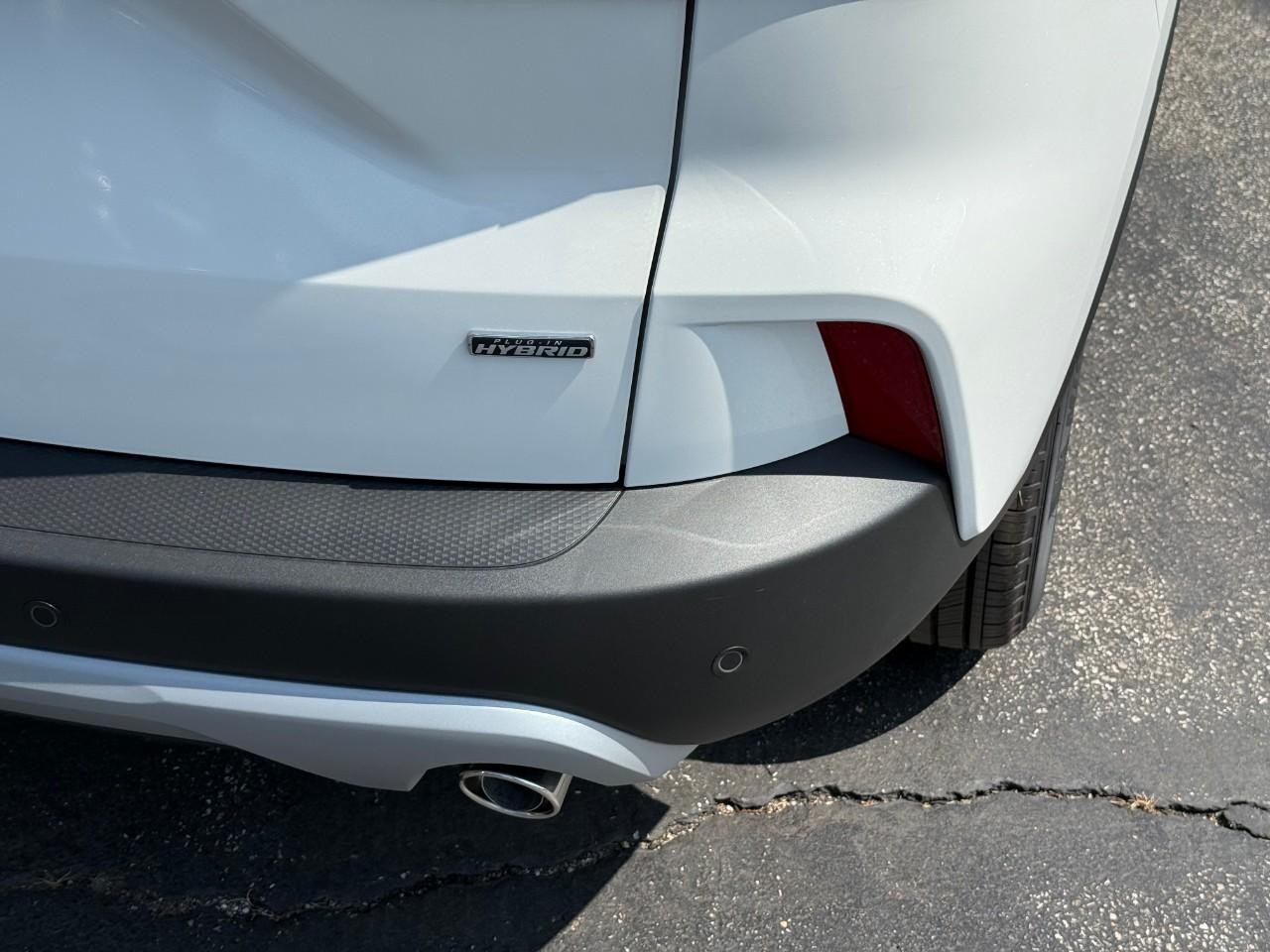 Ford Escape Vehicle Full-screen Gallery Image 04