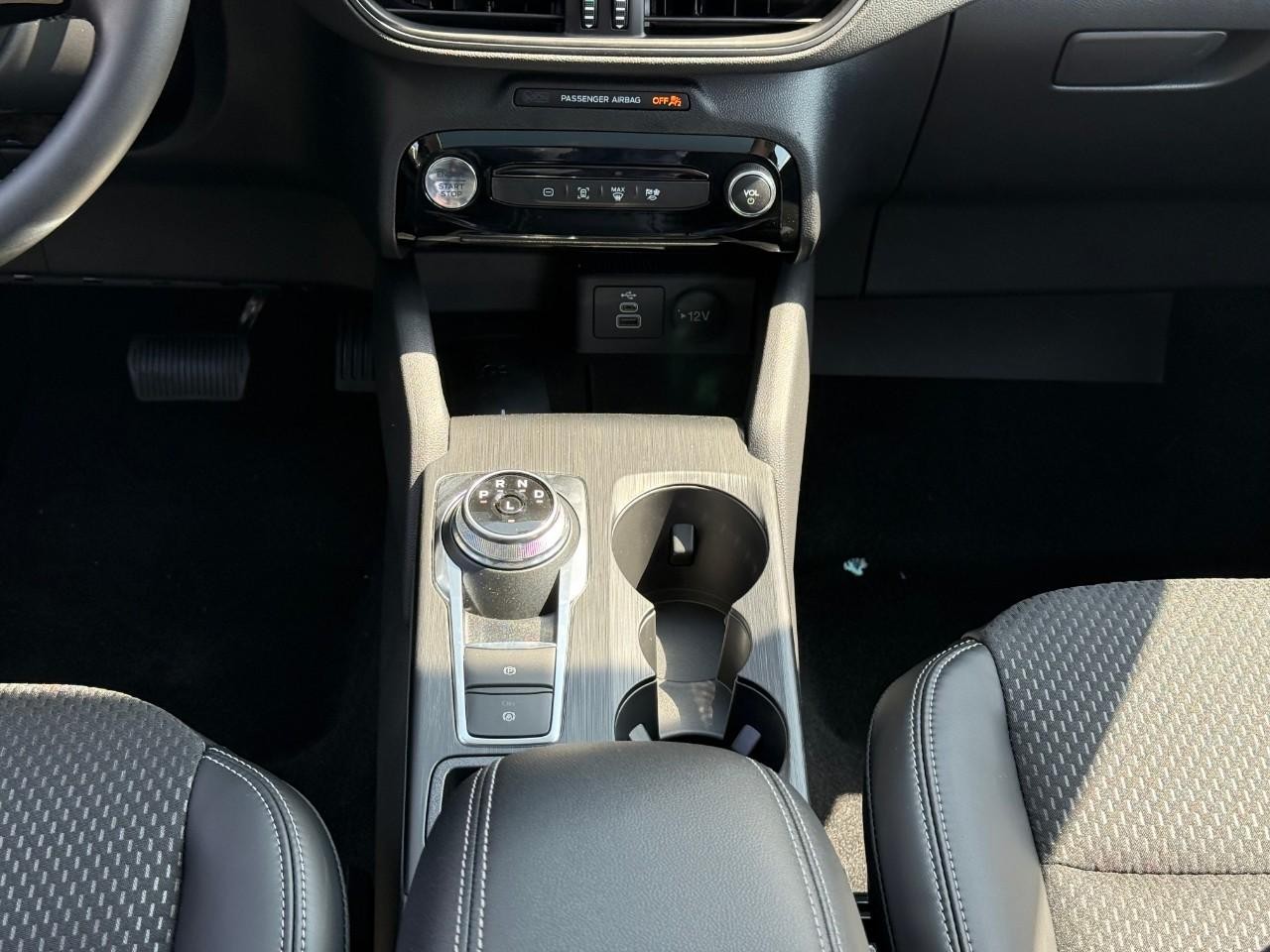 Ford Escape Vehicle Full-screen Gallery Image 11