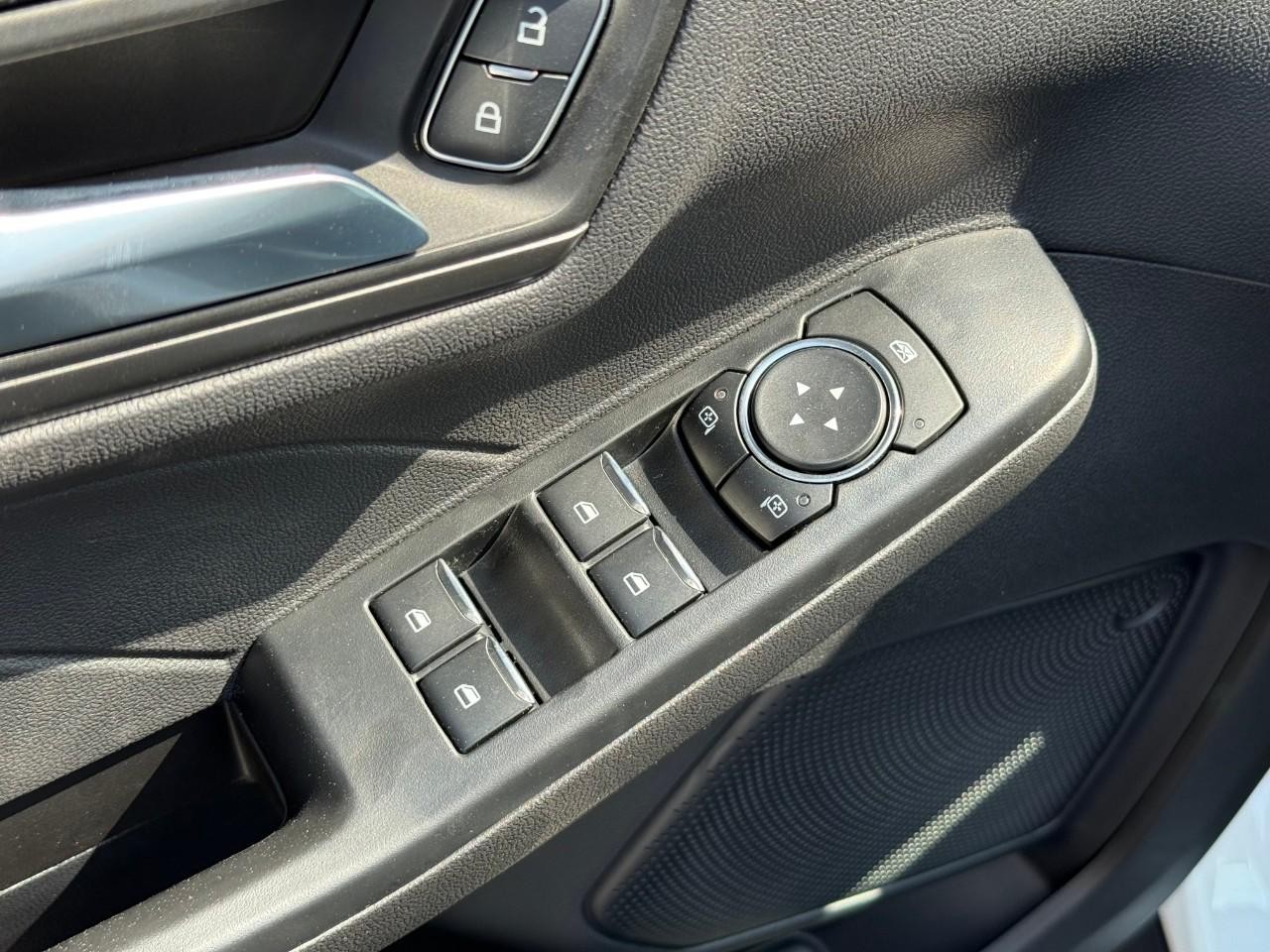 Ford Escape Vehicle Full-screen Gallery Image 13