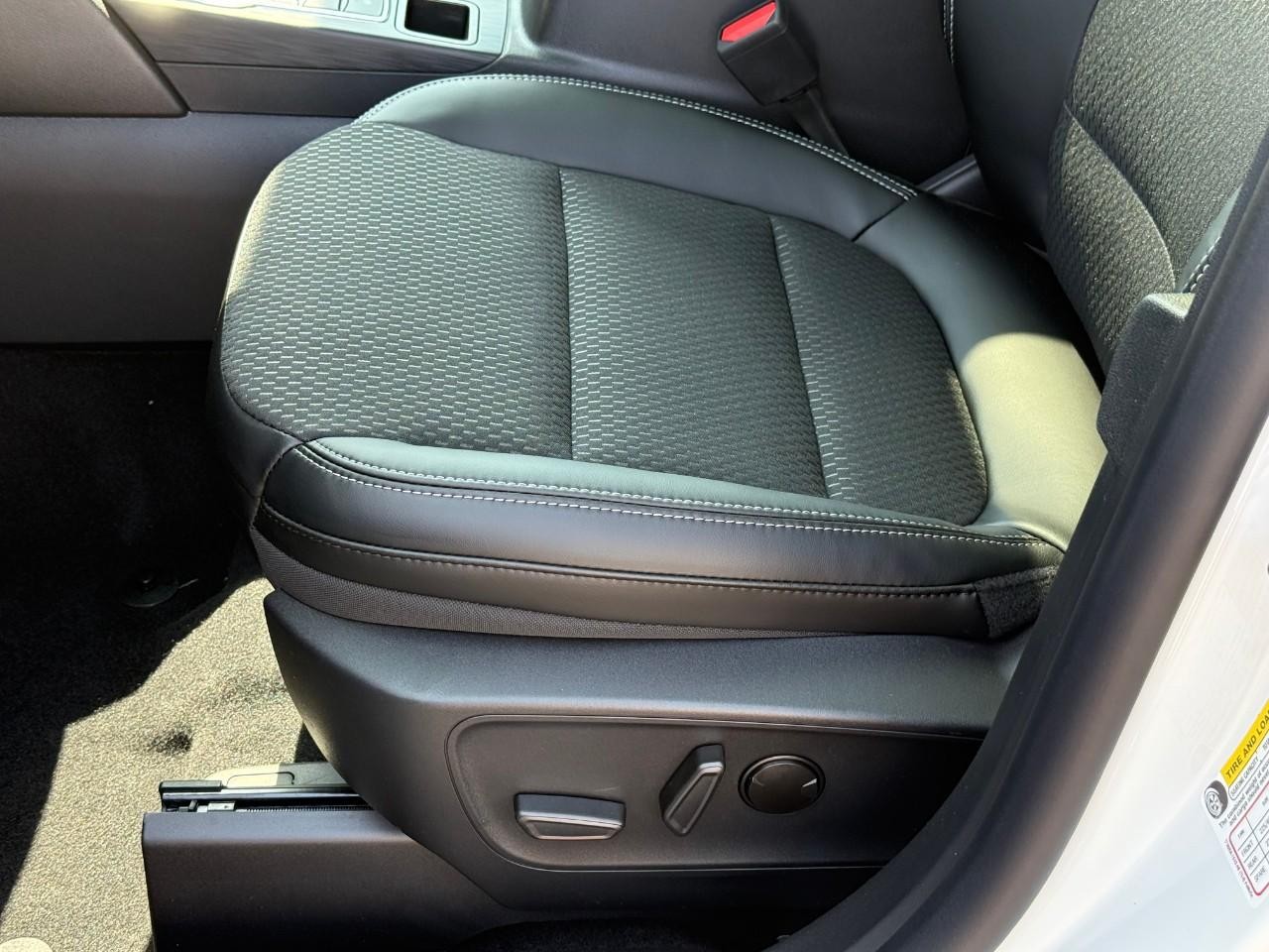 Ford Escape Vehicle Full-screen Gallery Image 14