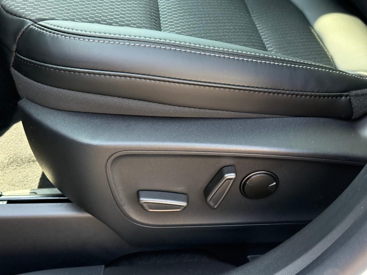 Ford Escape Vehicle Full-screen Gallery Image 15