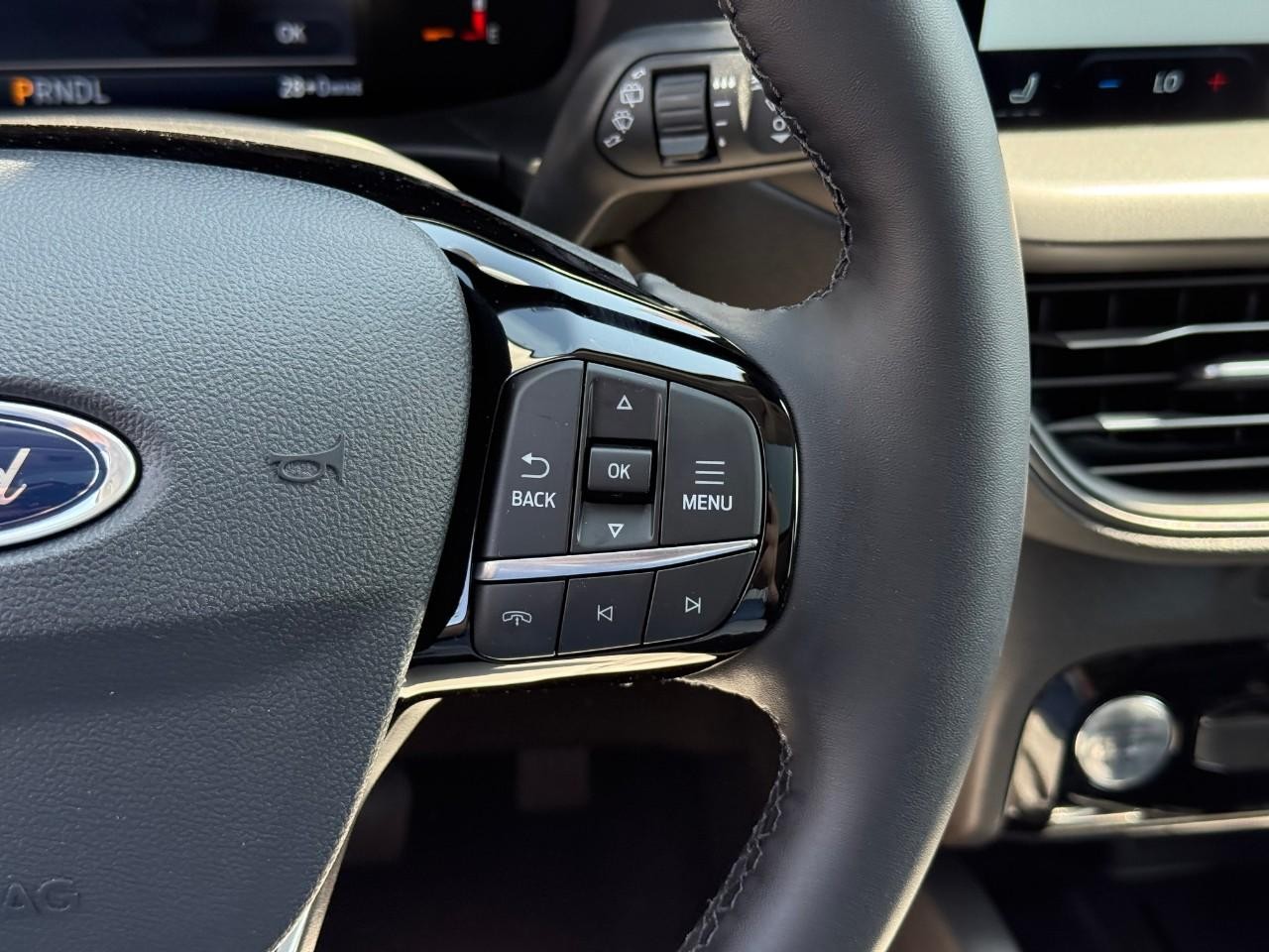 Ford Escape Vehicle Full-screen Gallery Image 17