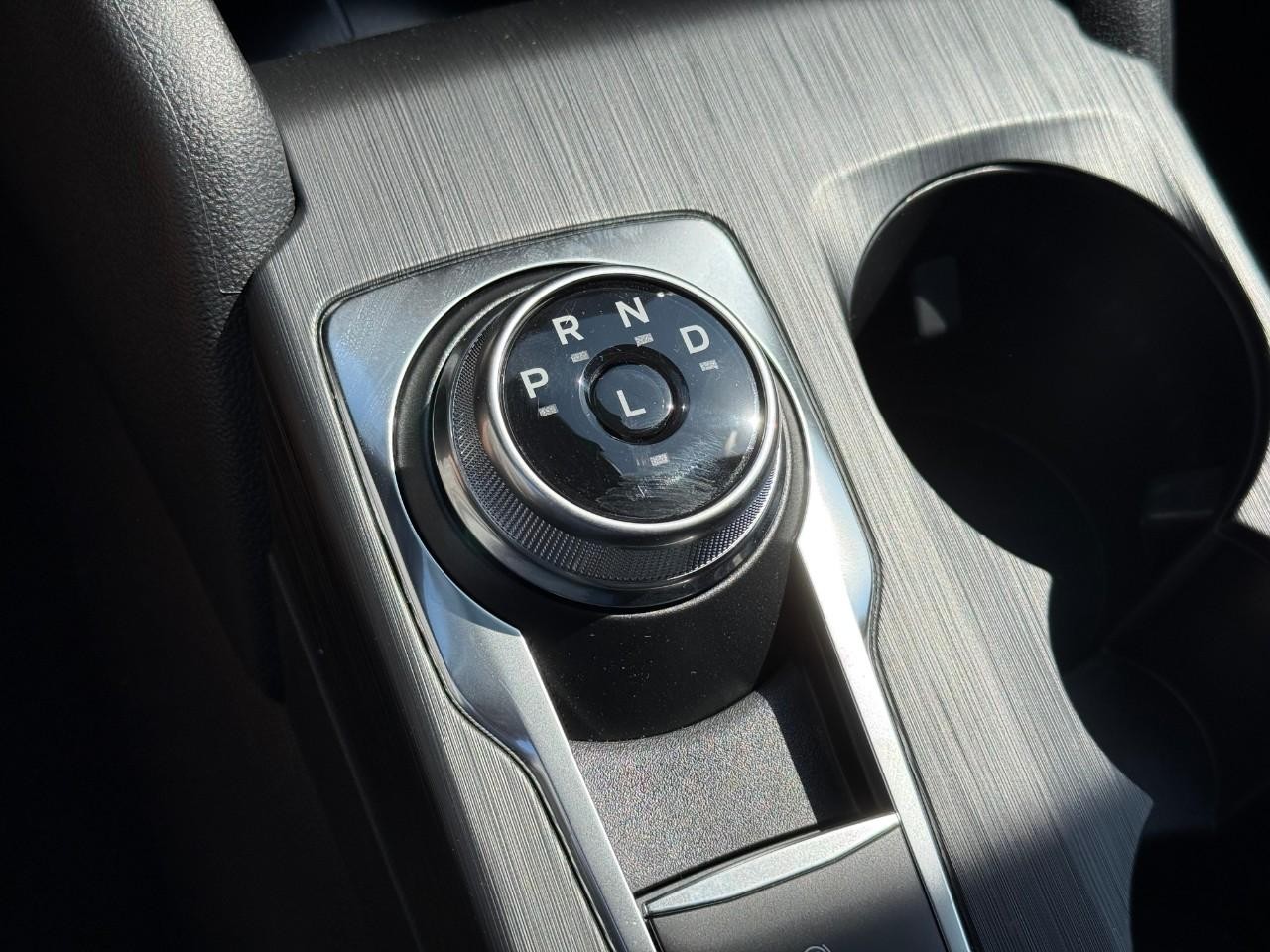 Ford Escape Vehicle Full-screen Gallery Image 18