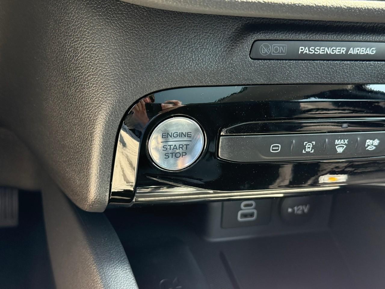 Ford Escape Vehicle Full-screen Gallery Image 19