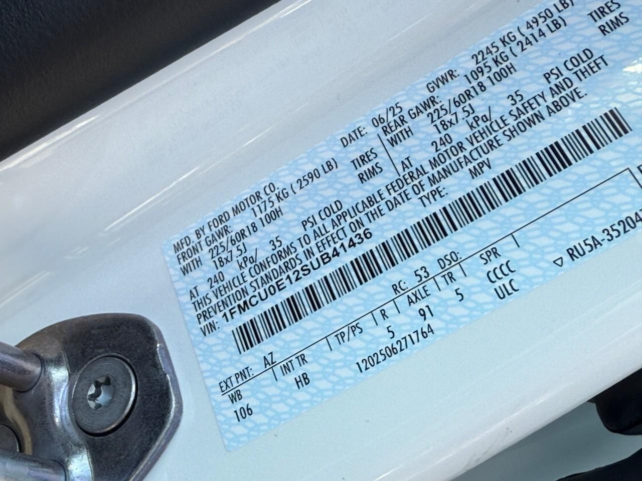 Ford Escape Vehicle Full-screen Gallery Image 22