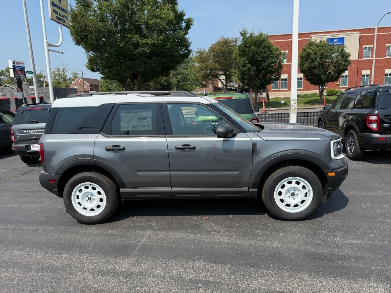 Ford Bronco Sport Vehicle Full-screen Gallery Image 02