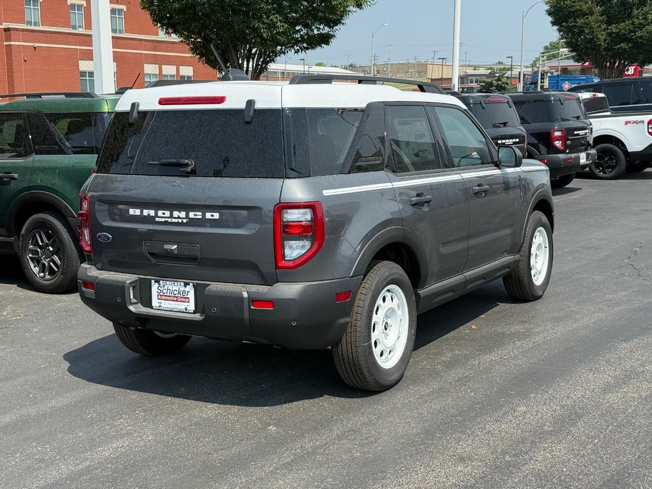 Ford Bronco Sport Vehicle Full-screen Gallery Image 03