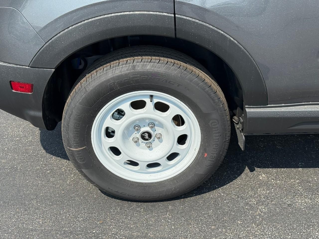 Ford Bronco Sport Vehicle Full-screen Gallery Image 04