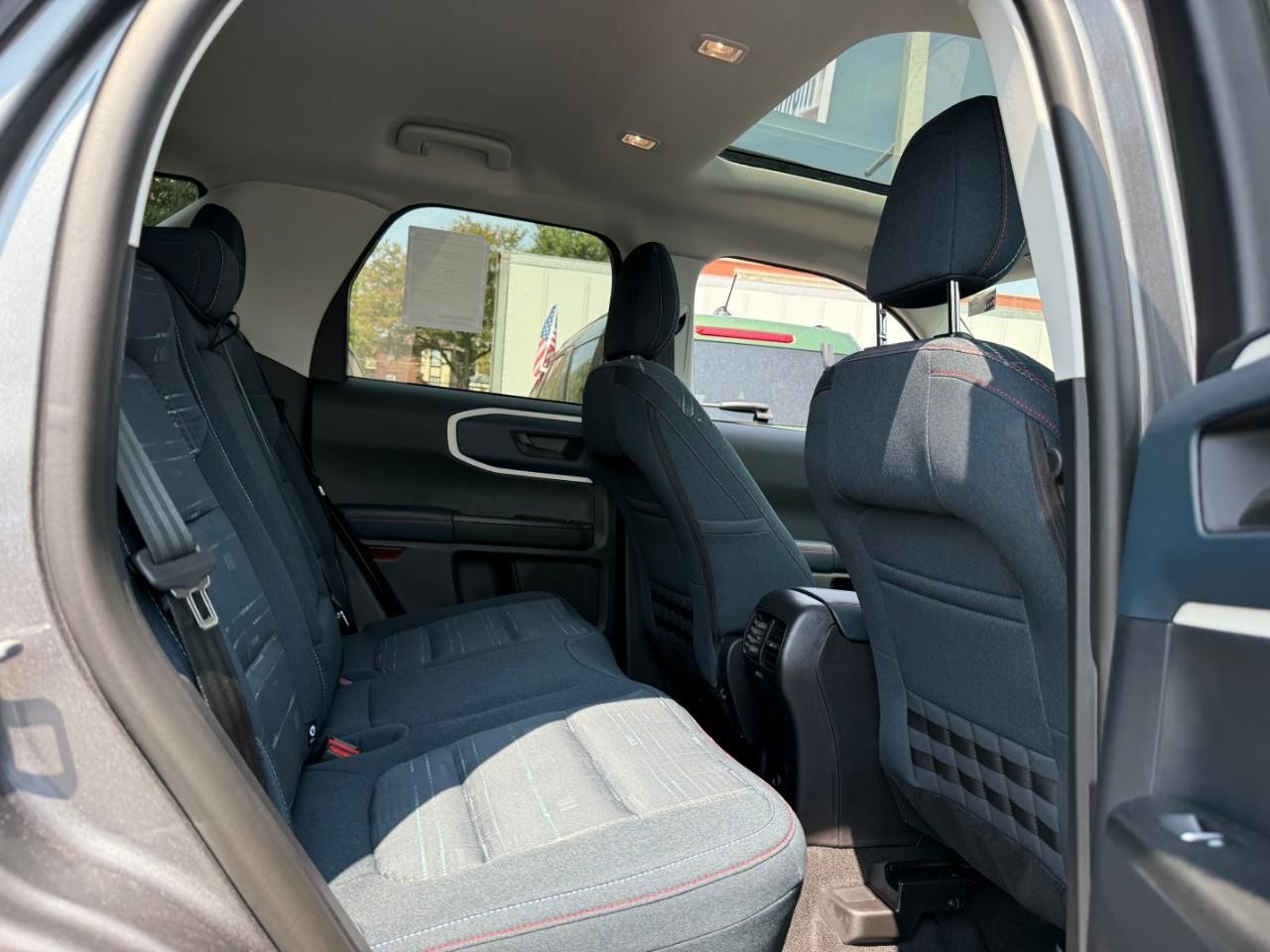 Ford Bronco Sport Vehicle Full-screen Gallery Image 05