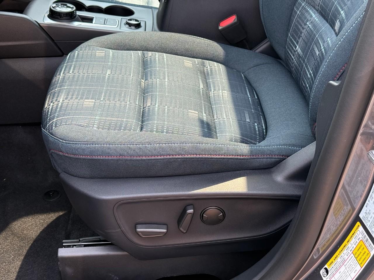 Ford Bronco Sport Vehicle Full-screen Gallery Image 12