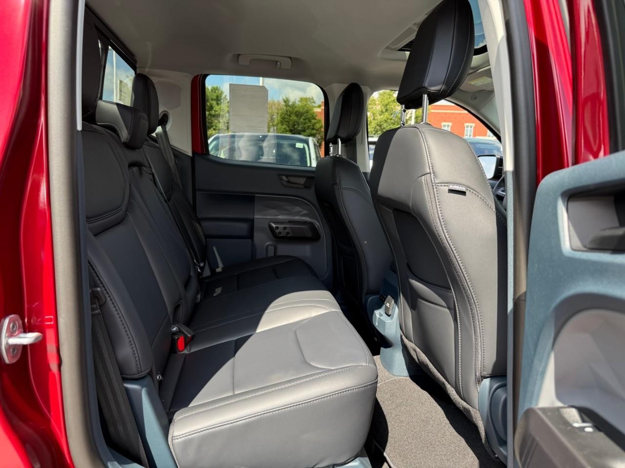 Ford Maverick Vehicle Full-screen Gallery Image 05