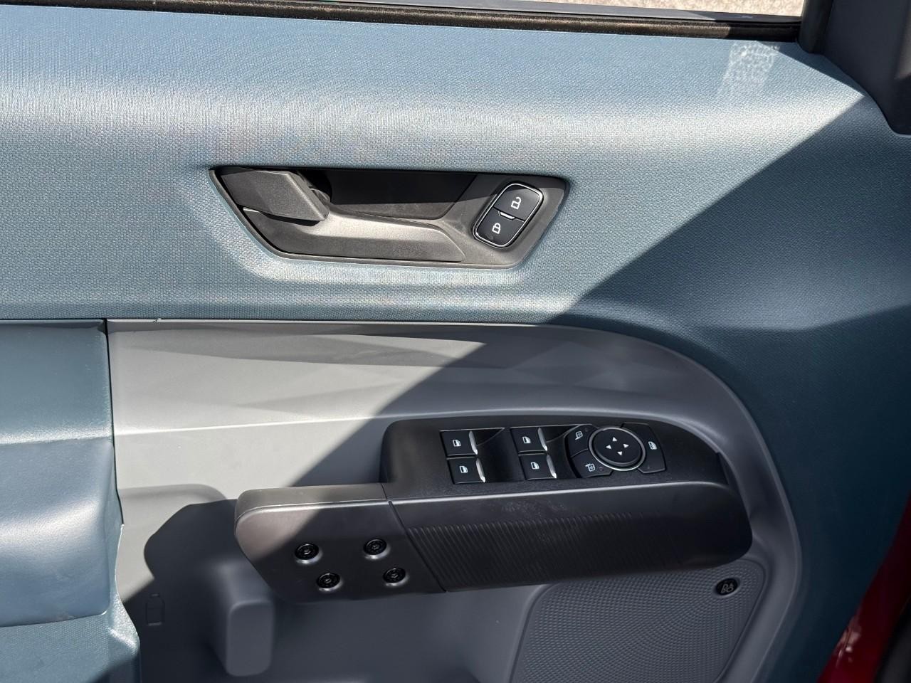 Ford Maverick Vehicle Full-screen Gallery Image 10