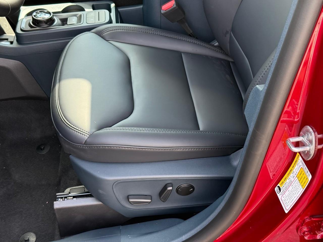 Ford Maverick Vehicle Full-screen Gallery Image 12