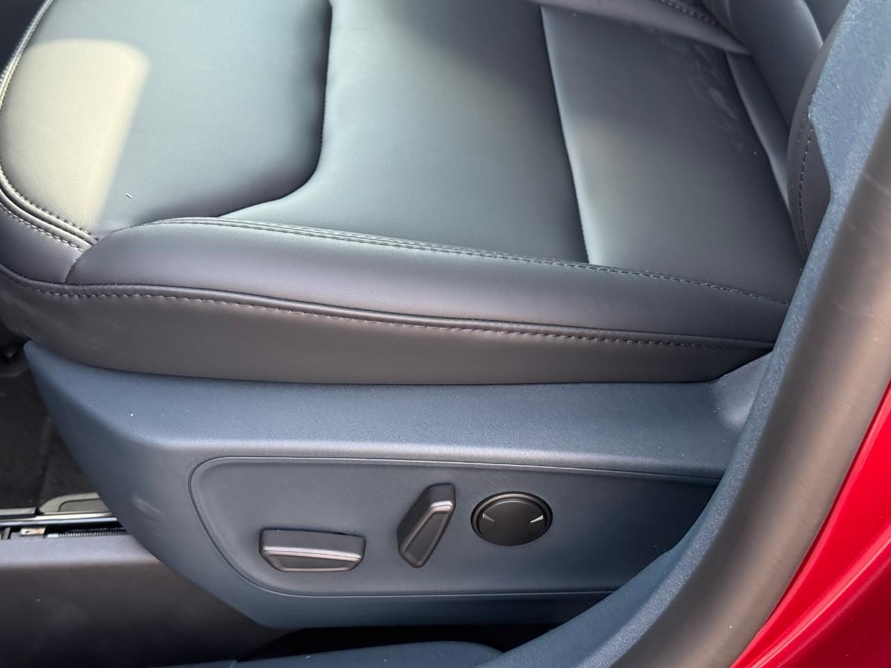 Ford Maverick Vehicle Full-screen Gallery Image 13