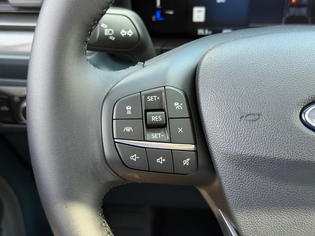 Ford Maverick Vehicle Full-screen Gallery Image 14