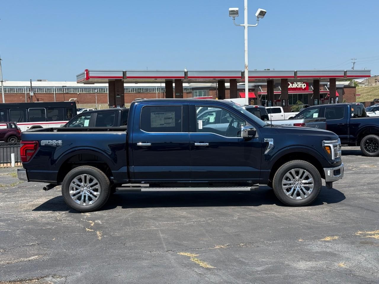 Ford F-150 Vehicle Full-screen Gallery Image 02
