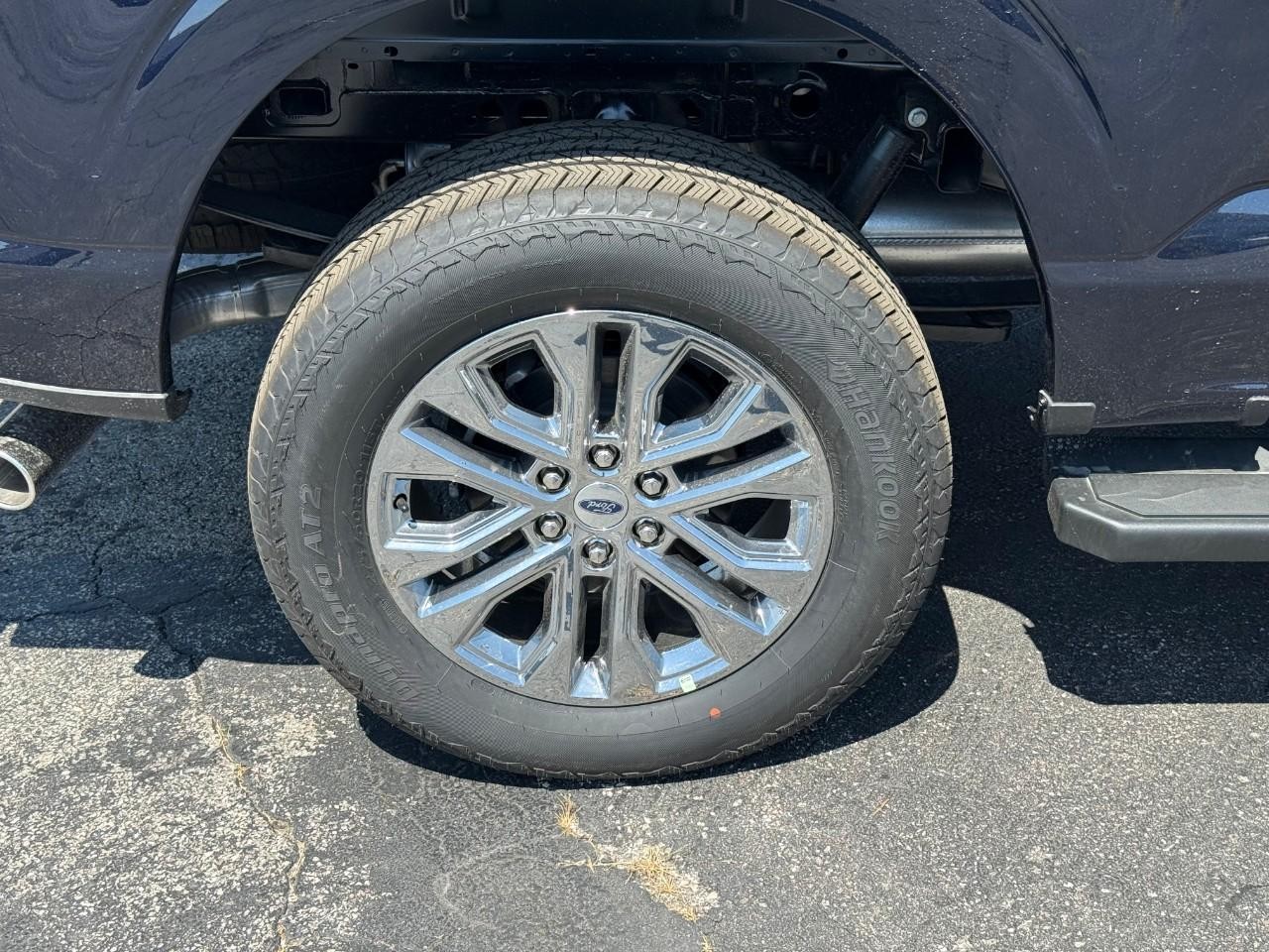 Ford F-150 Vehicle Full-screen Gallery Image 04