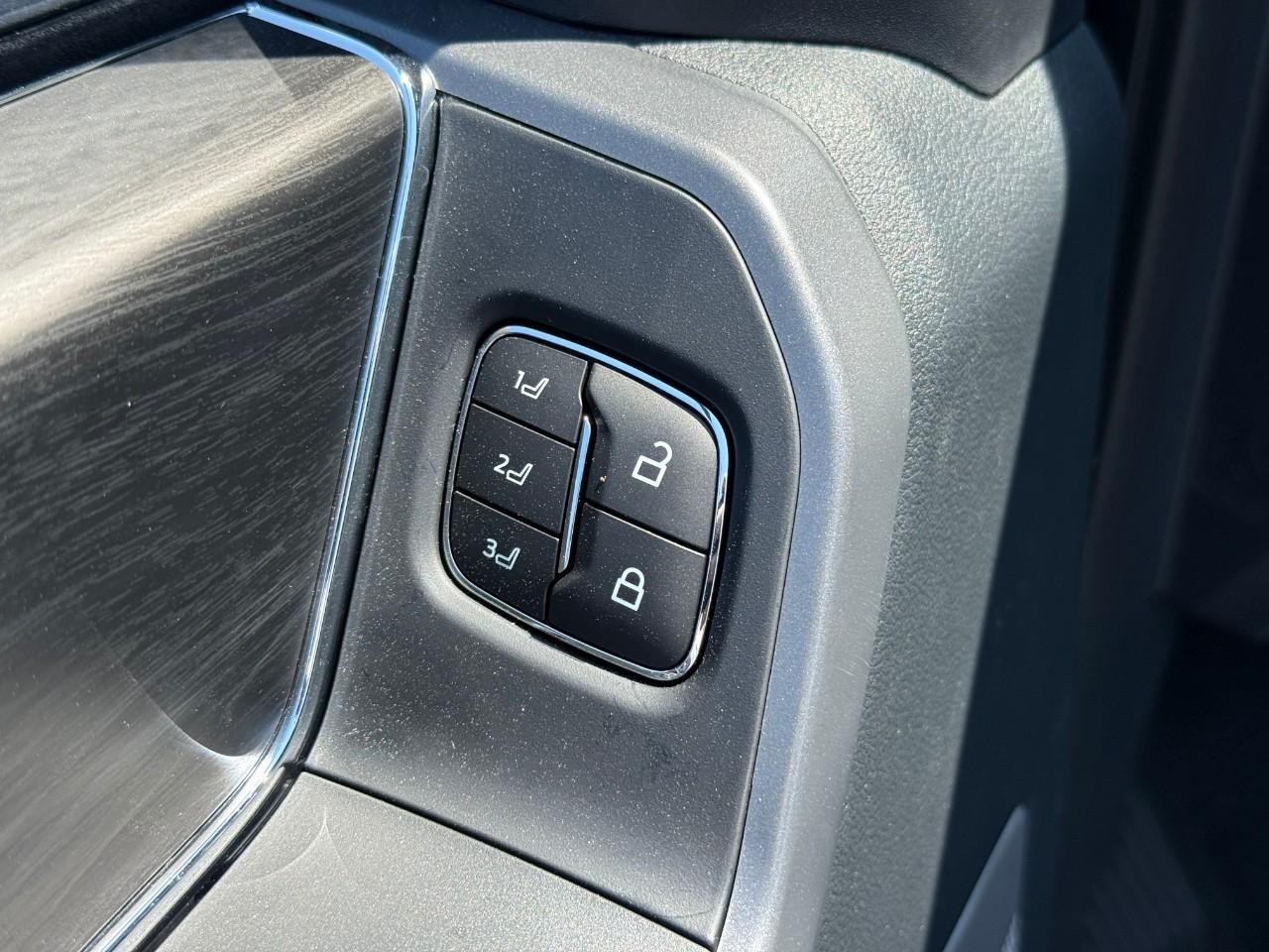 Ford F-150 Vehicle Full-screen Gallery Image 11