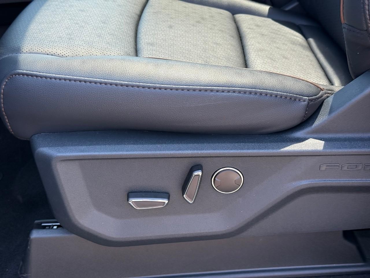 Ford F-150 Vehicle Full-screen Gallery Image 13