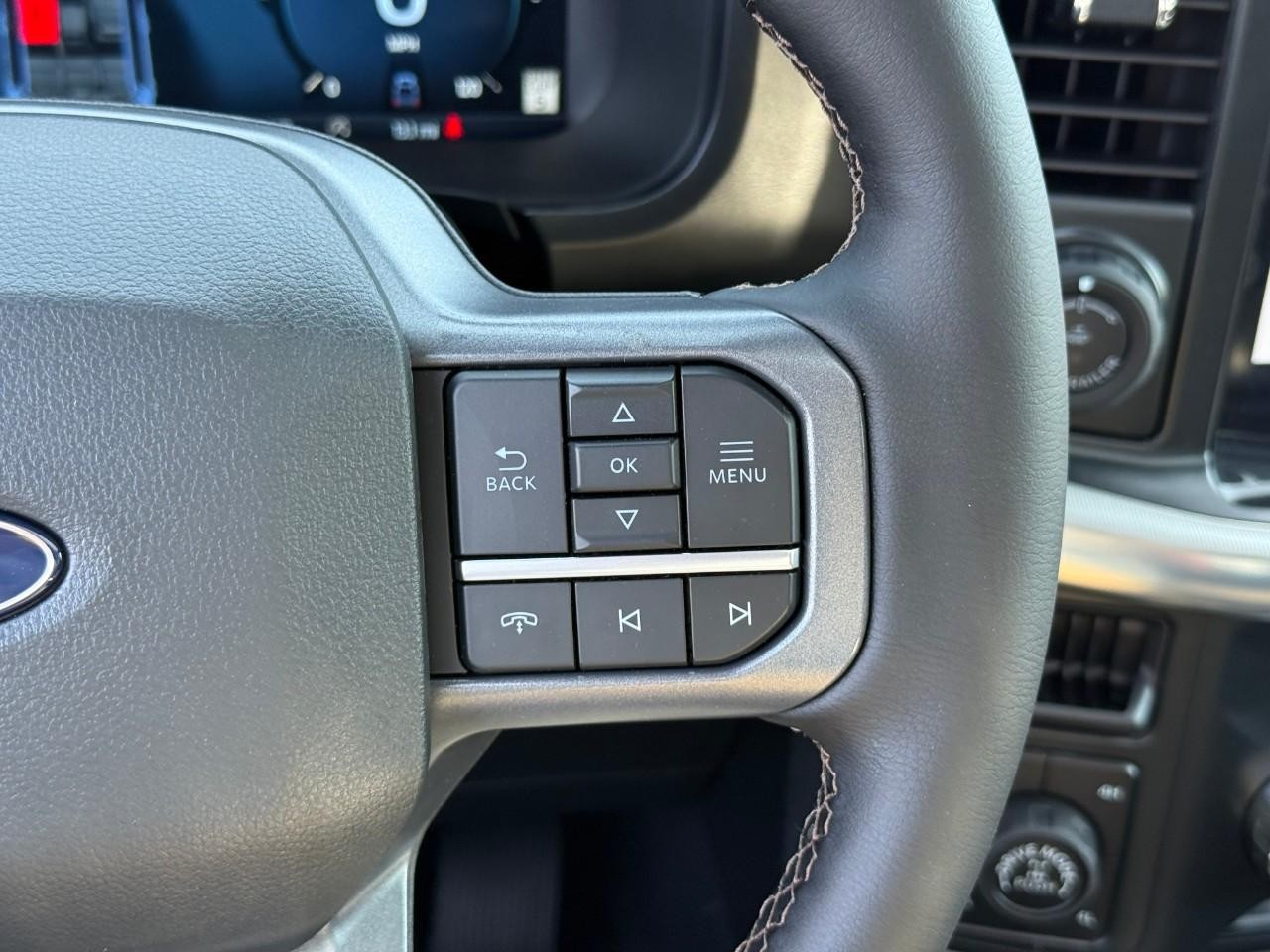 Ford F-150 Vehicle Full-screen Gallery Image 15