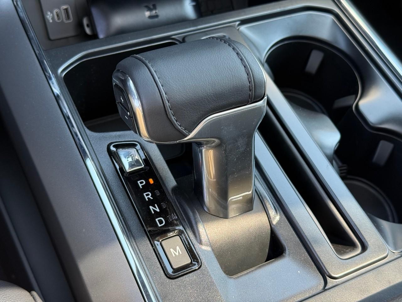 Ford F-150 Vehicle Full-screen Gallery Image 16