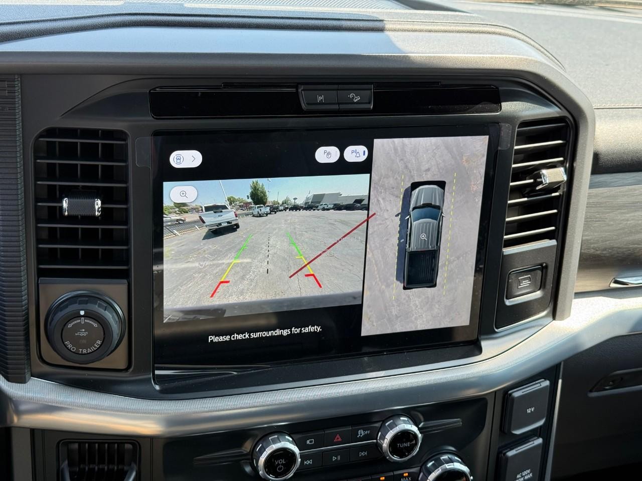 Ford F-150 Vehicle Full-screen Gallery Image 18