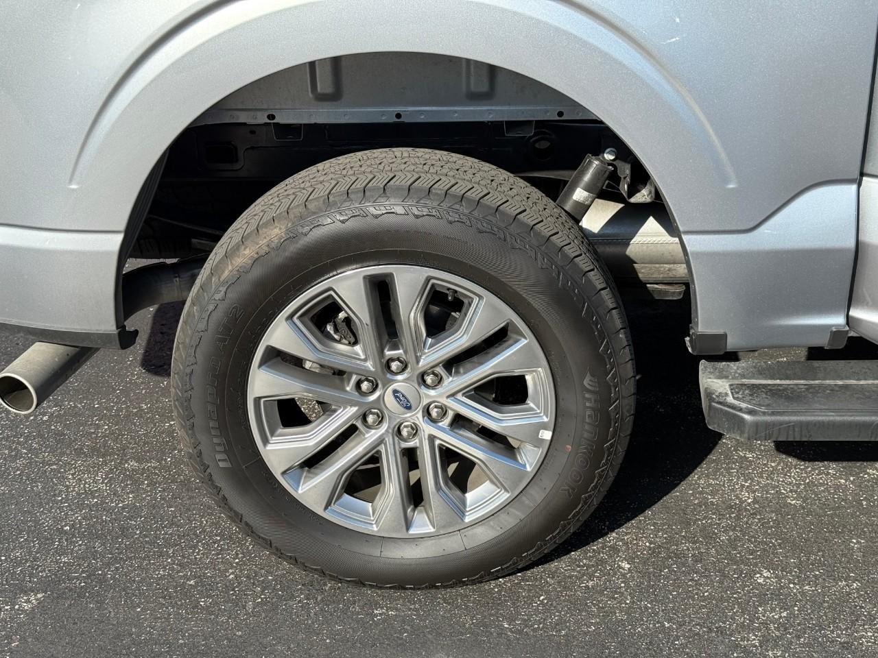 Ford F-150 Vehicle Full-screen Gallery Image 04