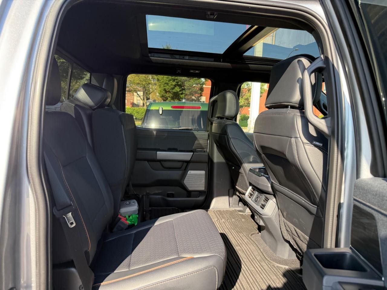 Ford F-150 Vehicle Full-screen Gallery Image 05