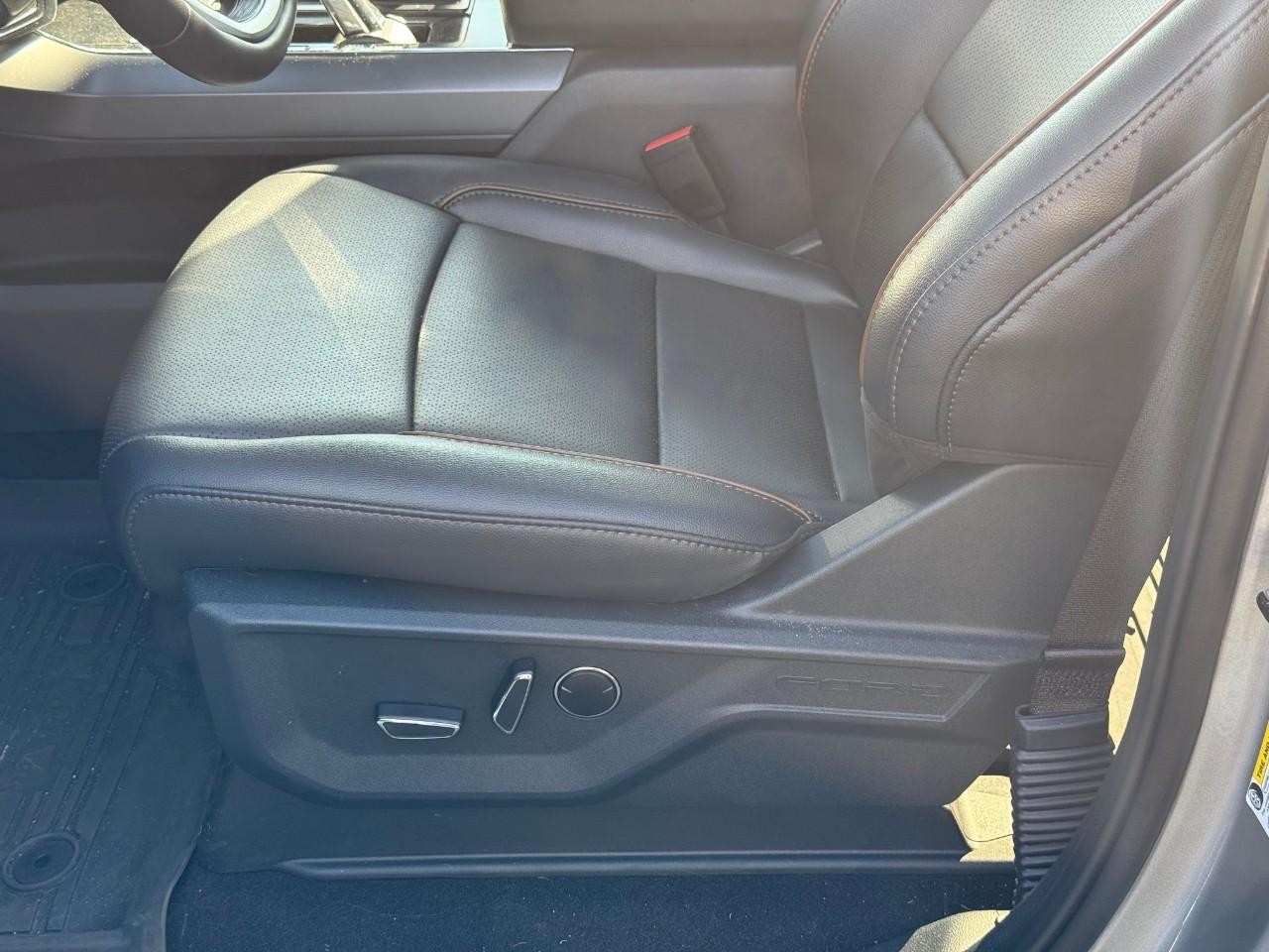 Ford F-150 Vehicle Full-screen Gallery Image 12