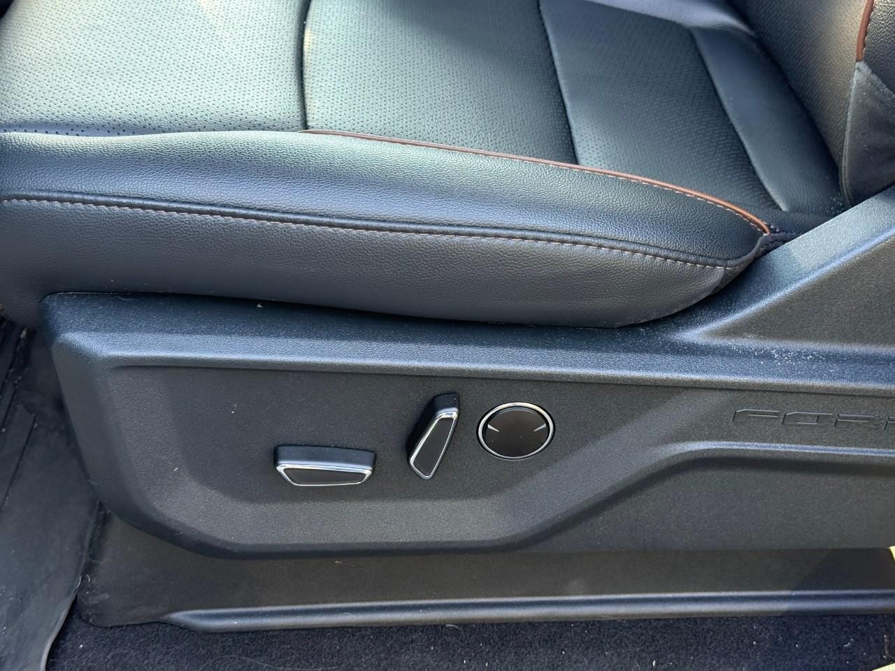 Ford F-150 Vehicle Full-screen Gallery Image 13