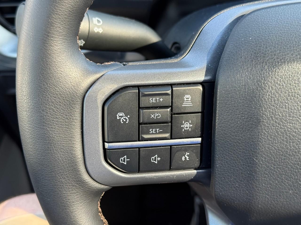 Ford F-150 Vehicle Full-screen Gallery Image 14