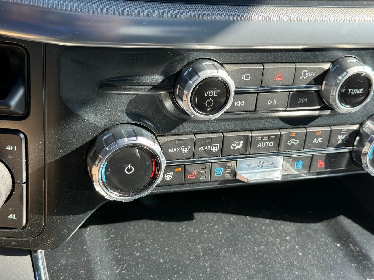 Ford F-150 Vehicle Full-screen Gallery Image 17