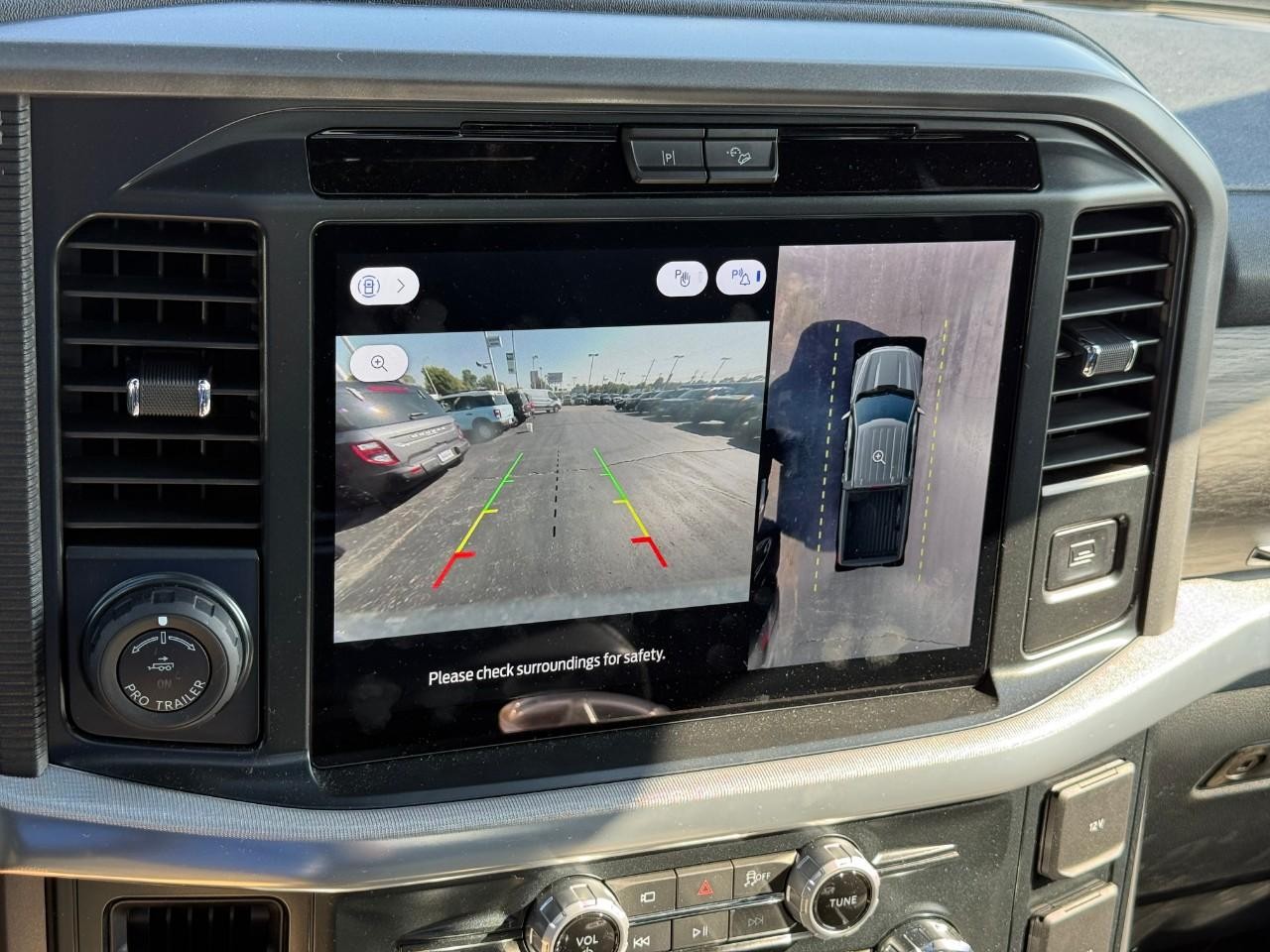 Ford F-150 Vehicle Full-screen Gallery Image 18