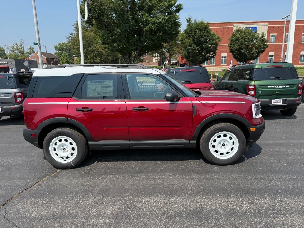 Ford Bronco Sport Vehicle Full-screen Gallery Image 02
