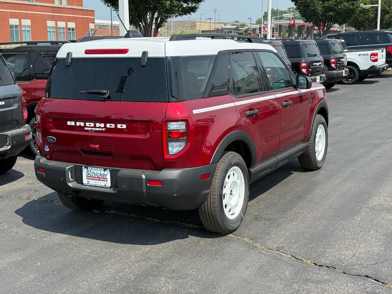 Ford Bronco Sport Vehicle Full-screen Gallery Image 03