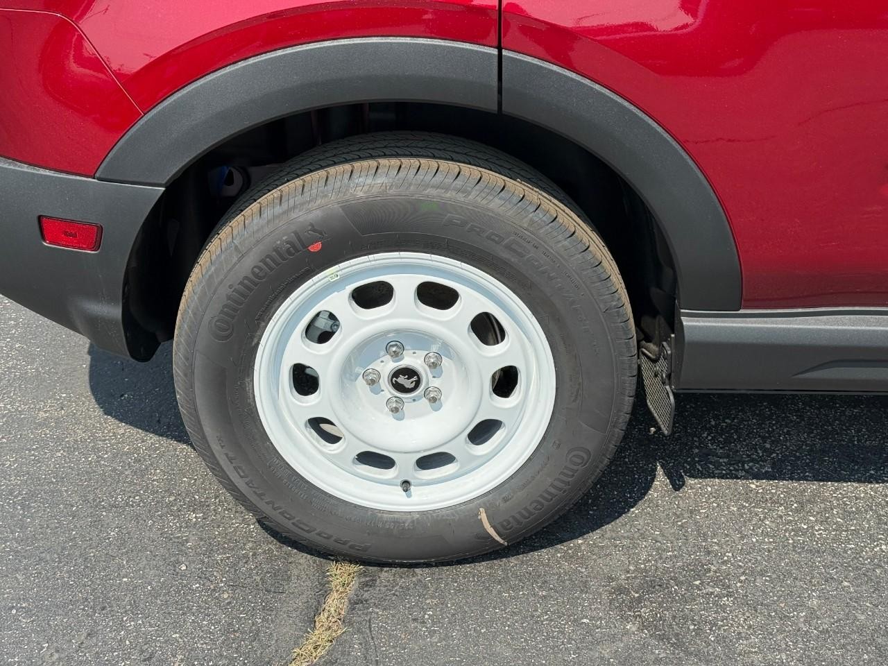 Ford Bronco Sport Vehicle Full-screen Gallery Image 04