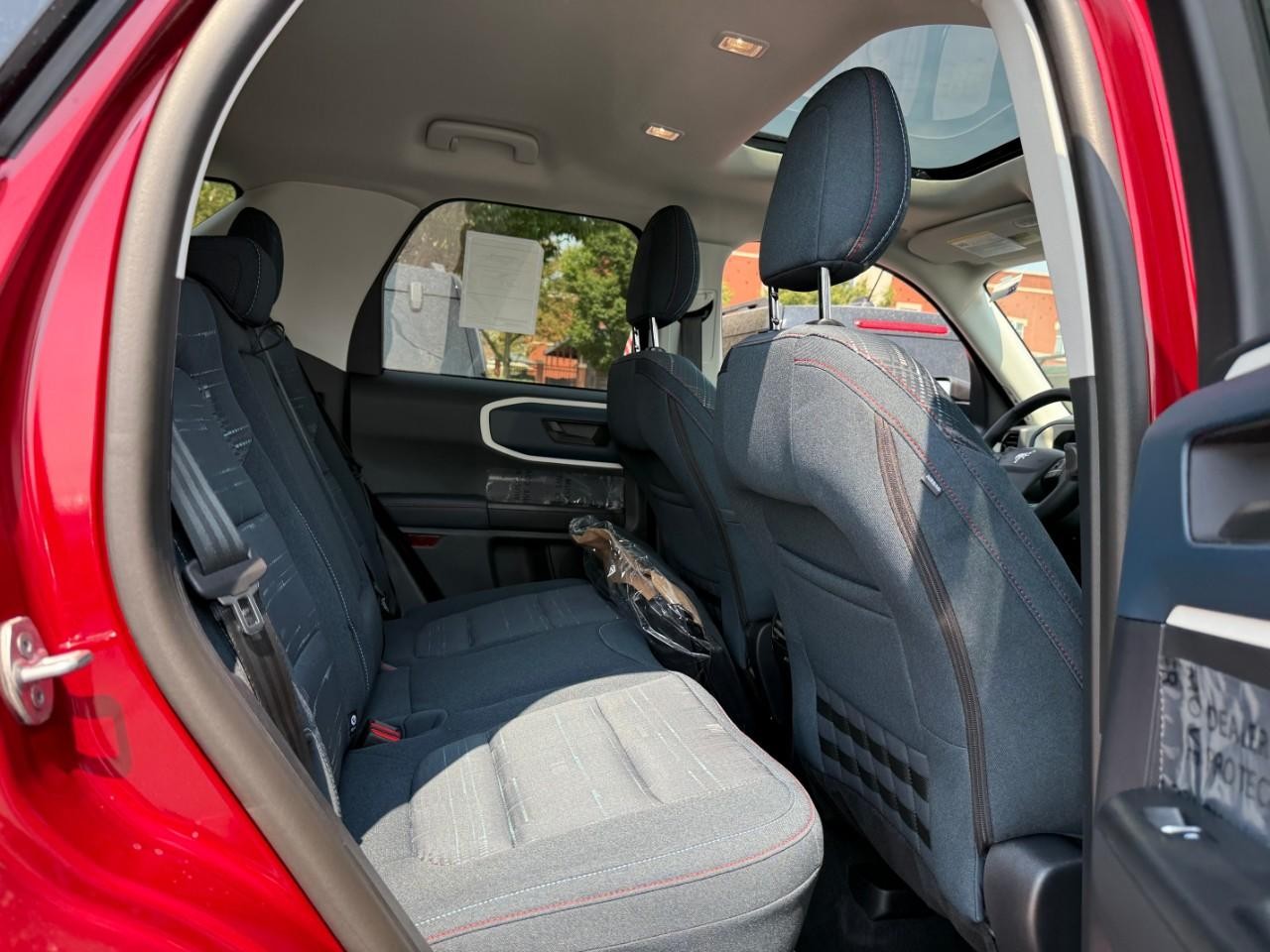 Ford Bronco Sport Vehicle Full-screen Gallery Image 05