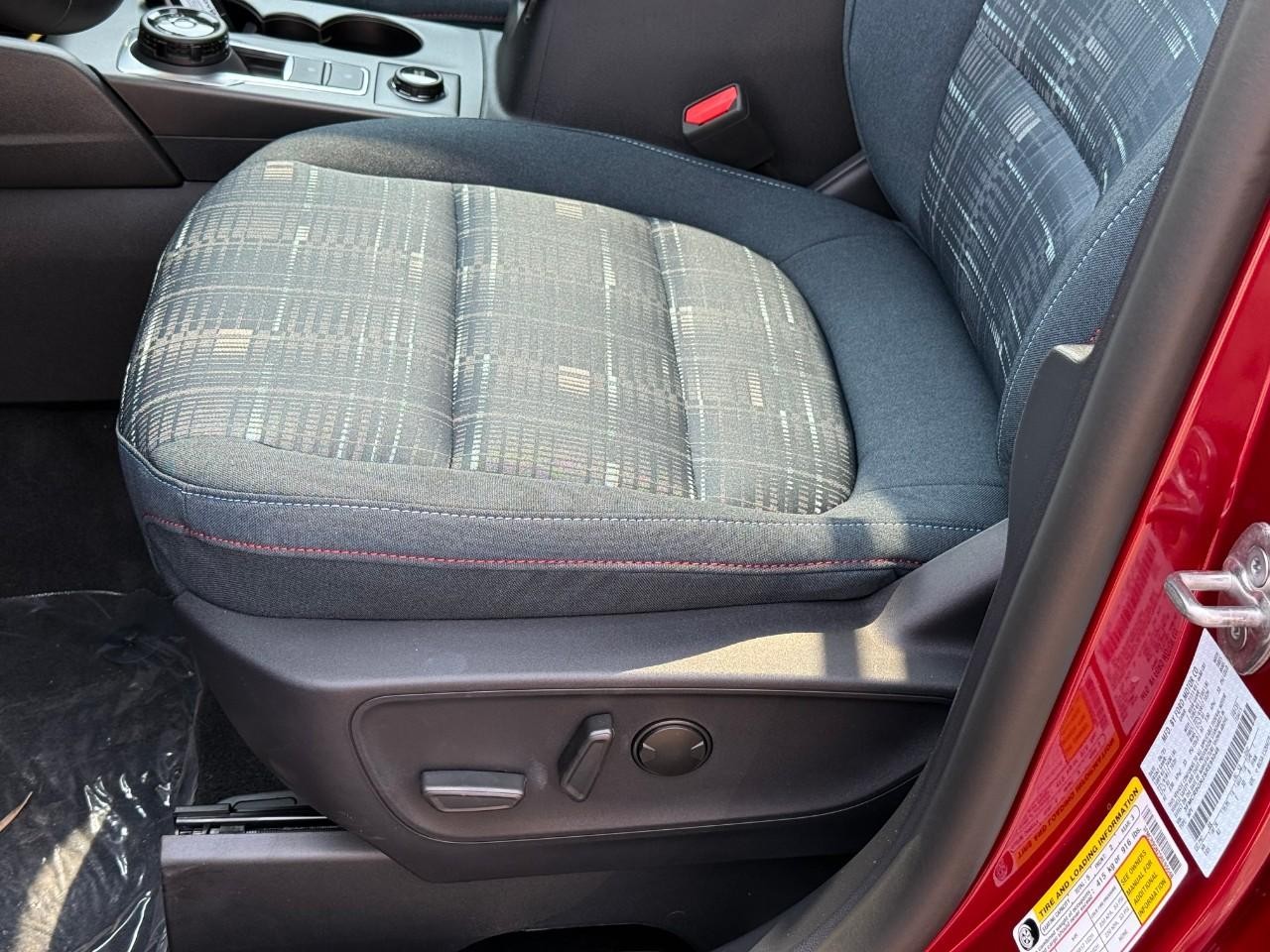 Ford Bronco Sport Vehicle Full-screen Gallery Image 12