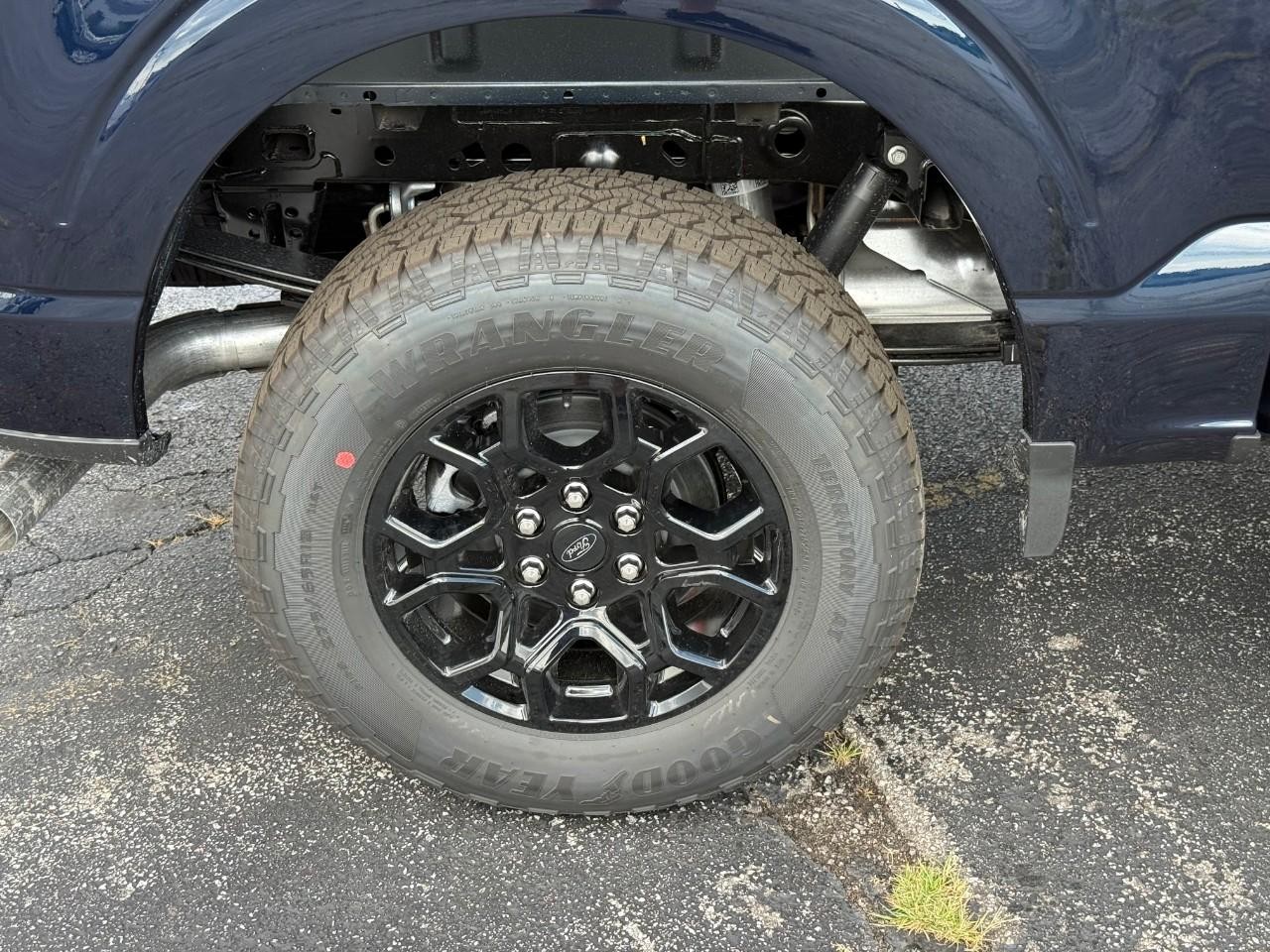 Ford F-150 Vehicle Full-screen Gallery Image 04